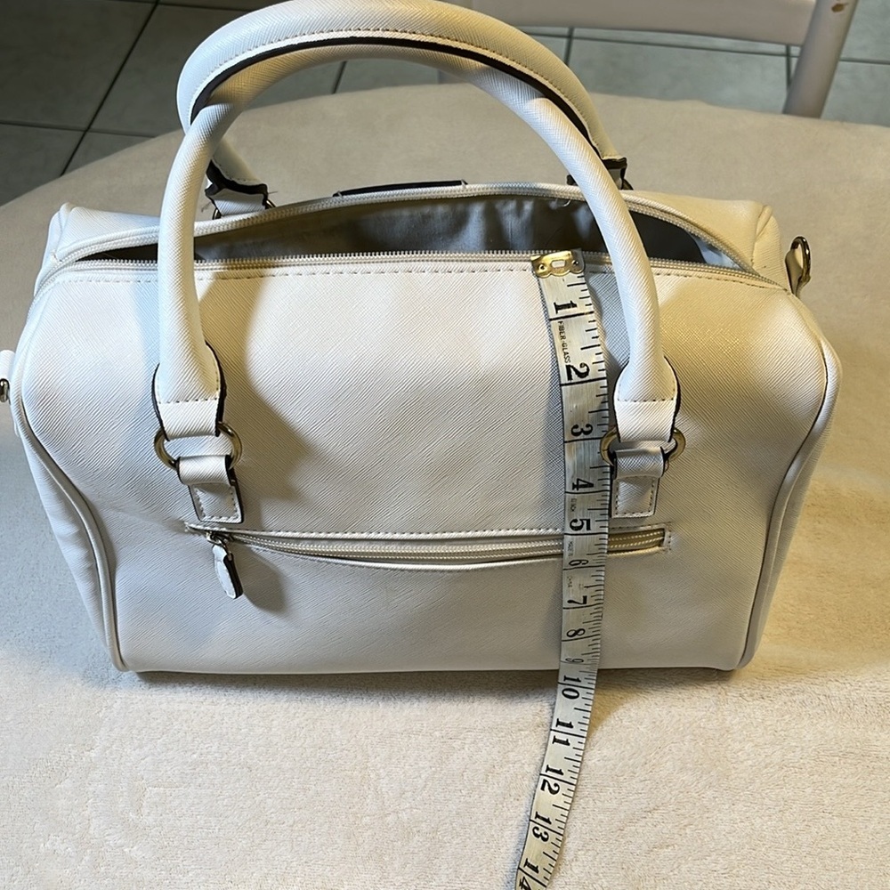Chic Black and White Satchel/ cross body - Picture 6 of 8